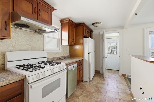 32 Lawrence Avenue, Milford, CT 06460