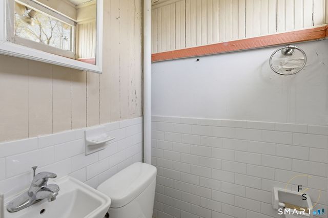 32 Lawrence Avenue, Milford, CT 06460