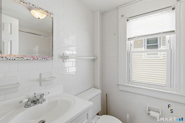 32 Lawrence Avenue, Milford, CT 06460