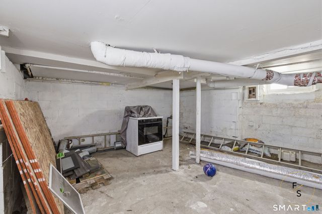 32 Lawrence Avenue, Milford, CT 06460