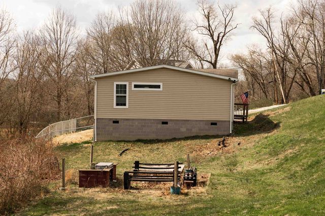 1662 3rd Street, Milton, WV 25541