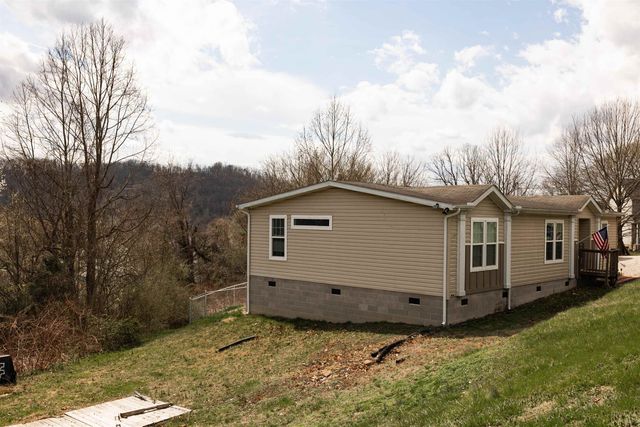 1662 3rd Street, Milton, WV 25541