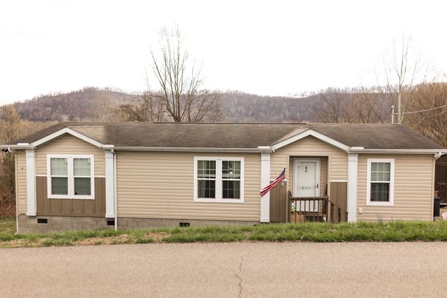 1662 3rd Street, Milton, WV 25541