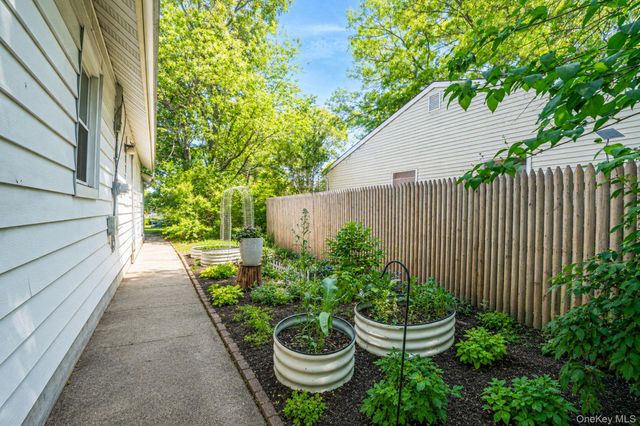 218 Pawnee Street, Ronkonkoma, NY 11779