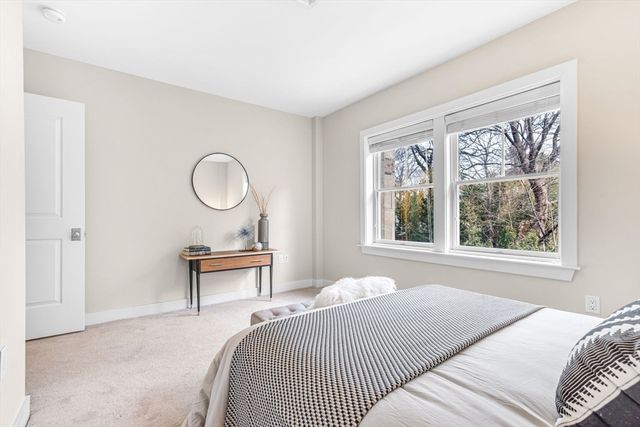 321 Hammond Pond Parkway 103, Brookline, MA 02467