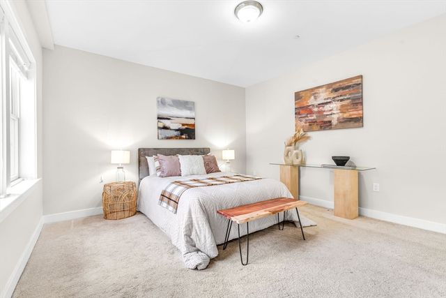 321 Hammond Pond Parkway 103, Brookline, MA 02467