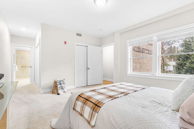 321 Hammond Pond Parkway 103, Brookline, MA 02467