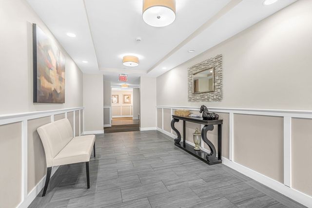 321 Hammond Pond Parkway 103, Brookline, MA 02467