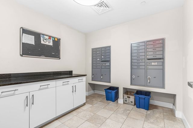 321 Hammond Pond Parkway 103, Brookline, MA 02467