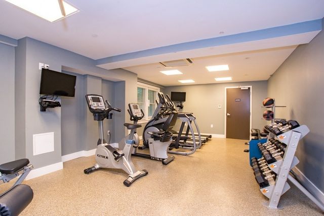 321 Hammond Pond Parkway 103, Brookline, MA 02467