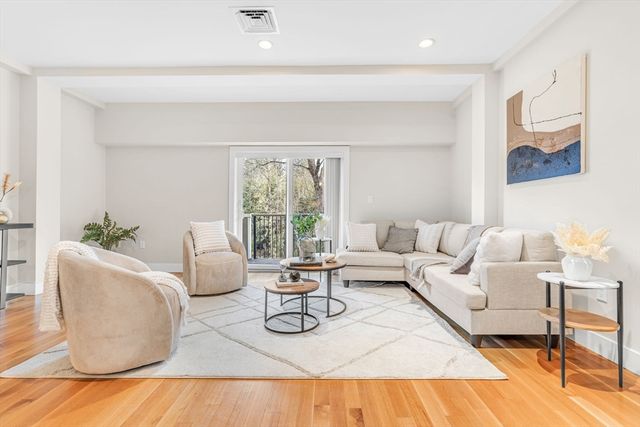 321 Hammond Pond Parkway 103, Brookline, MA 02467