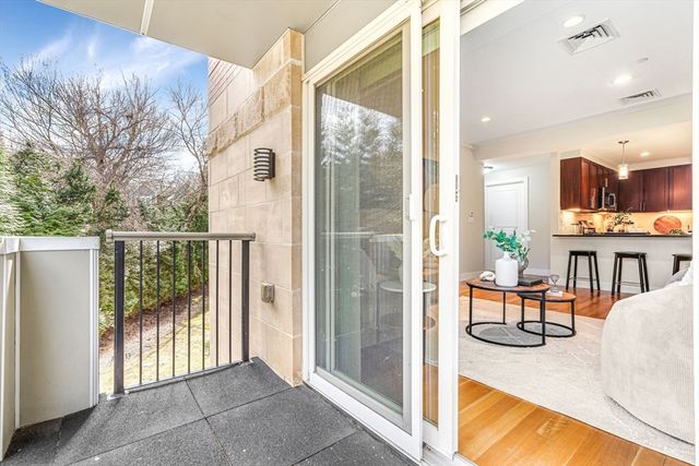 321 Hammond Pond Parkway 103, Brookline, MA 02467