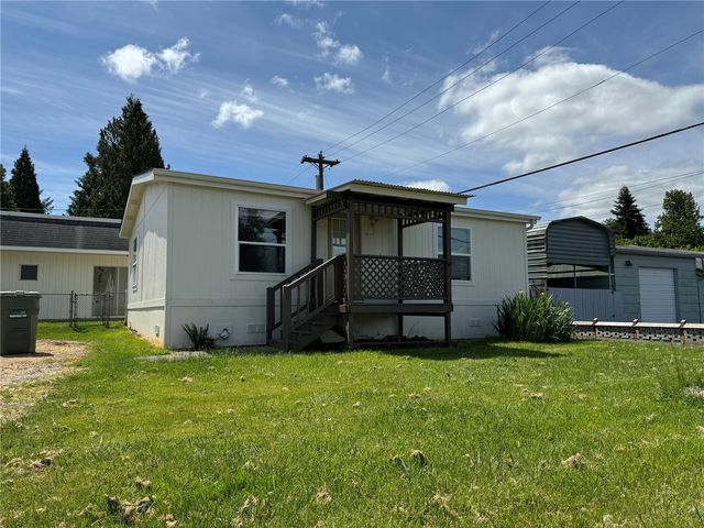 181 A-B Beacon Hill Drive, Longview, WA 98632