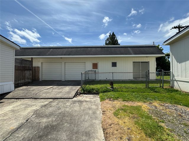 181 A-B Beacon Hill Drive, Longview, WA 98632