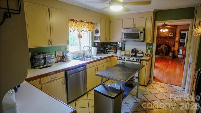 204 Old Stagecoach Road, Lawndale, NC 28090