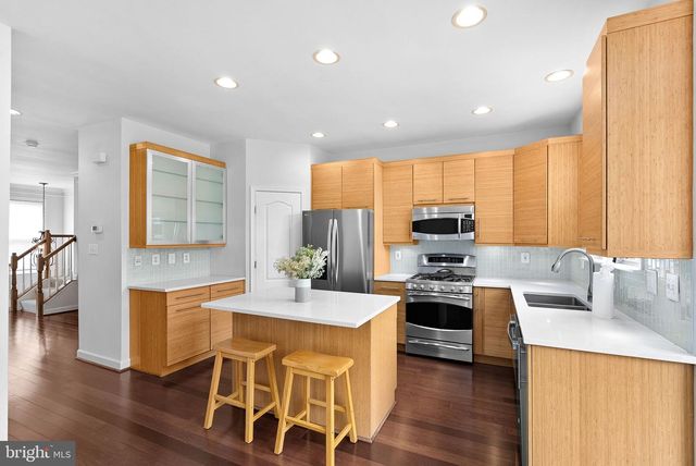 42525 MAGELLAN SQ, Brambleton, VA 20148