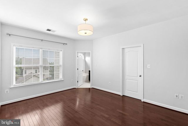 42525 MAGELLAN SQ, Brambleton, VA 20148