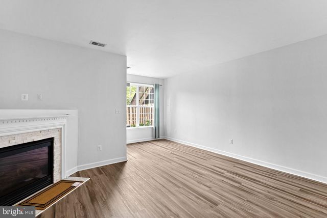 42525 MAGELLAN SQ, Brambleton, VA 20148