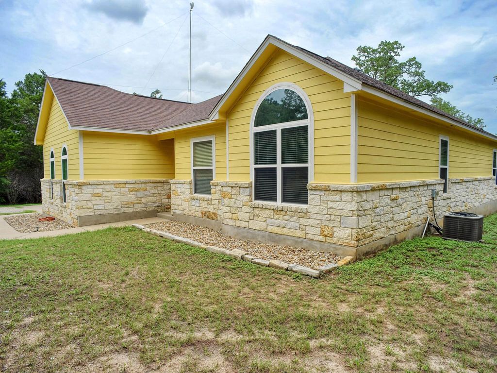 247 Campfire WAY, Smithville, TX 78957