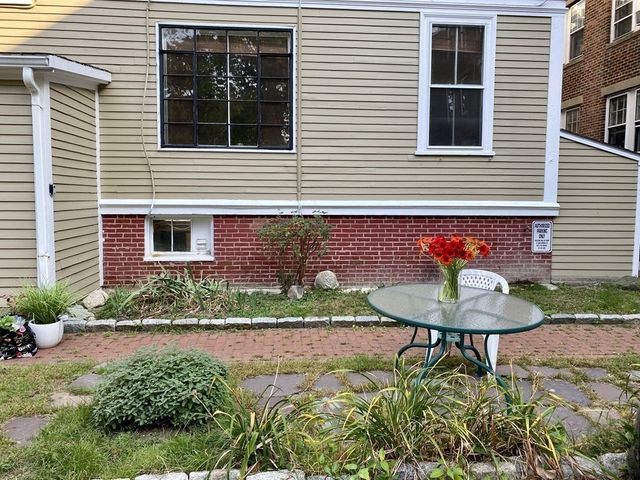 15 Ellery St 11, Cambridge, MA 02138