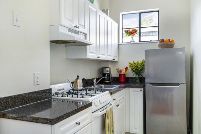 15 Ellery St 11, Cambridge, MA 02138