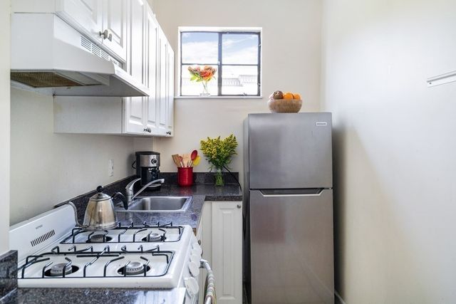 15 Ellery St 11, Cambridge, MA 02138