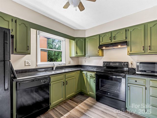 1745 Haywood Manor Road A, Hendersonville, NC 28791