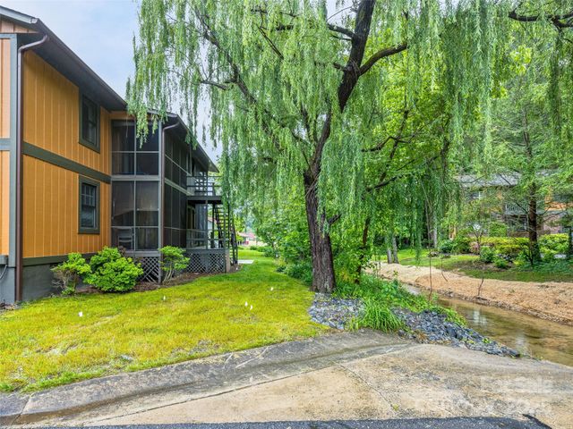 1745 Haywood Manor Road A, Hendersonville, NC 28791
