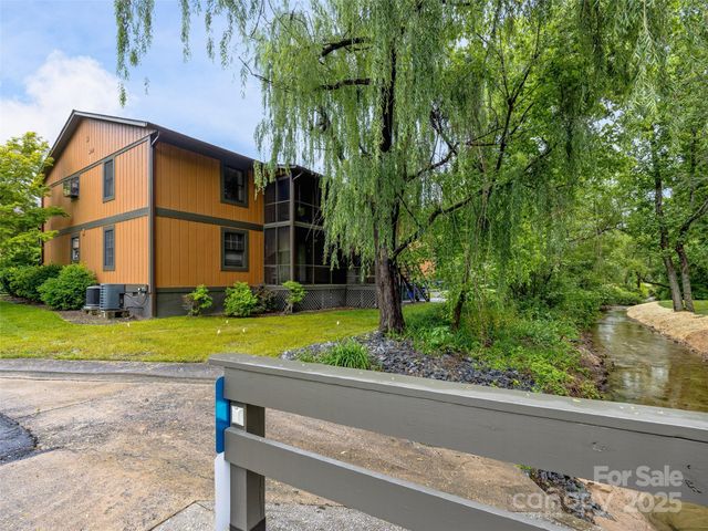 1745 Haywood Manor Road A, Hendersonville, NC 28791