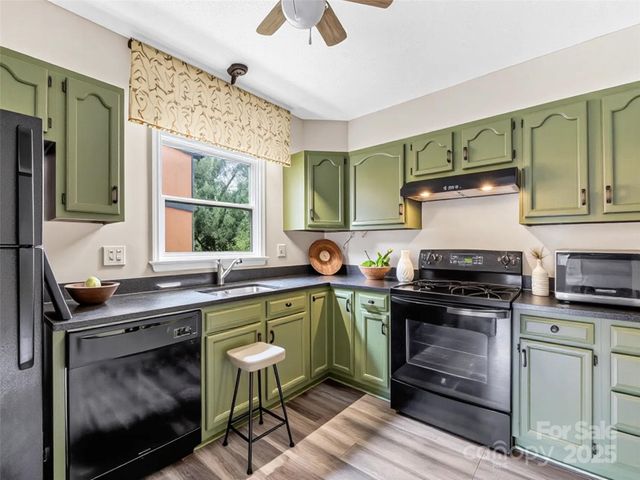 1745 Haywood Manor Road A, Hendersonville, NC 28791