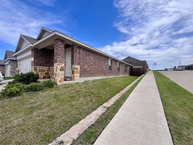 1302 Draper Lane, Forney, TX 75126