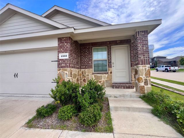1302 Draper Lane, Forney, TX 75126