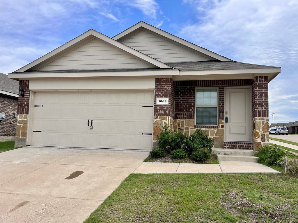 1302 Draper Lane, Forney, TX 75126