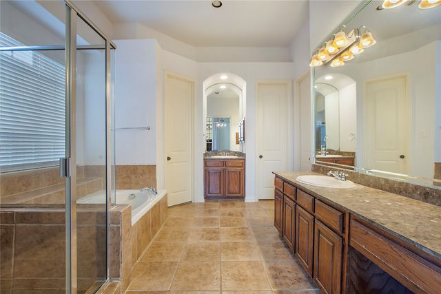 1838 Crowbridge Drive, Frisco, TX 75033