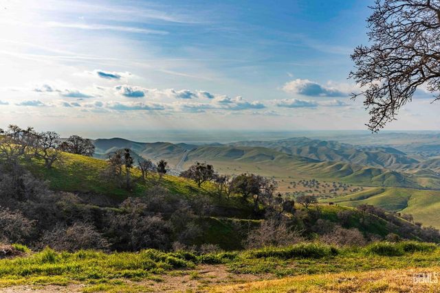 30360 Hart Oaks Drive, Keene, CA 93531