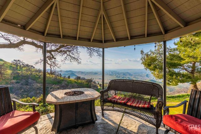 30360 Hart Oaks Drive, Keene, CA 93531