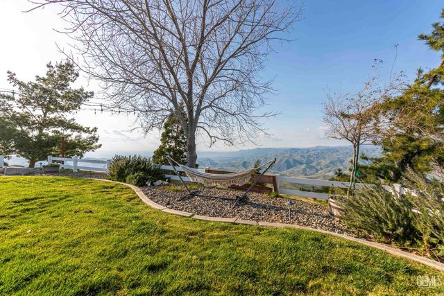 30360 Hart Oaks Drive, Keene, CA 93531