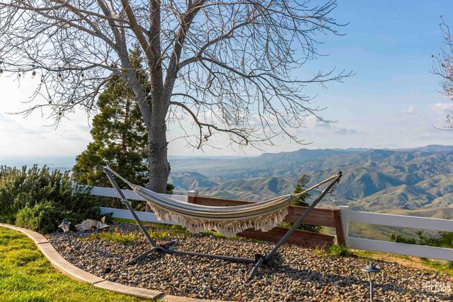 30360 Hart Oaks Drive, Keene, CA 93531