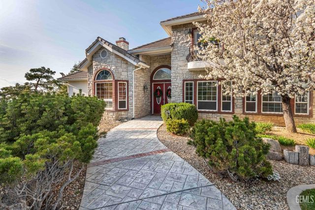 30360 Hart Oaks Drive, Keene, CA 93531