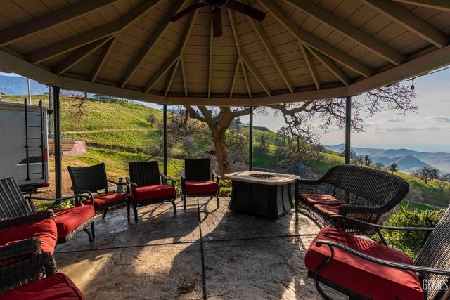 30360 Hart Oaks Drive, Keene, CA 93531