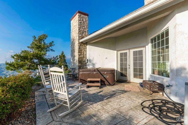 30360 Hart Oaks Drive, Keene, CA 93531