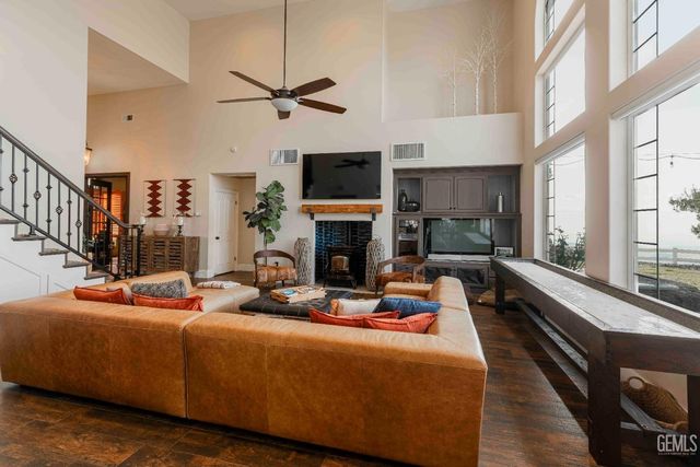 30360 Hart Oaks Drive, Keene, CA 93531