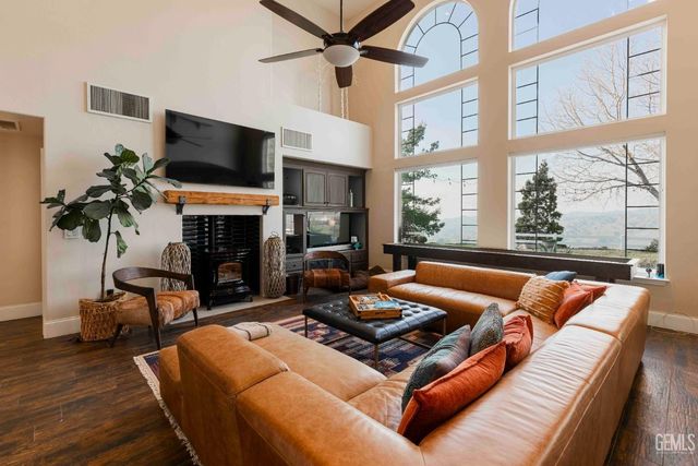 30360 Hart Oaks Drive, Keene, CA 93531