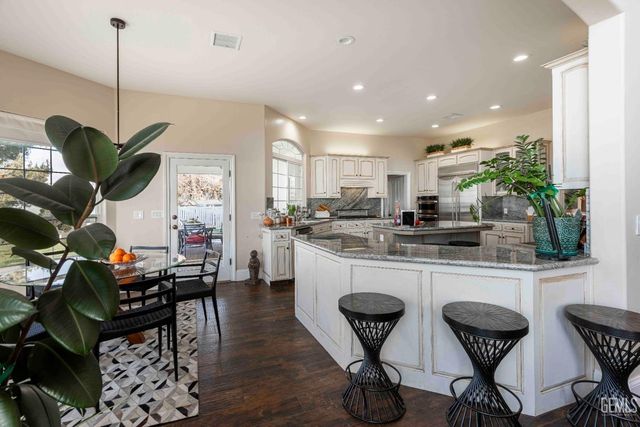 30360 Hart Oaks Drive, Keene, CA 93531