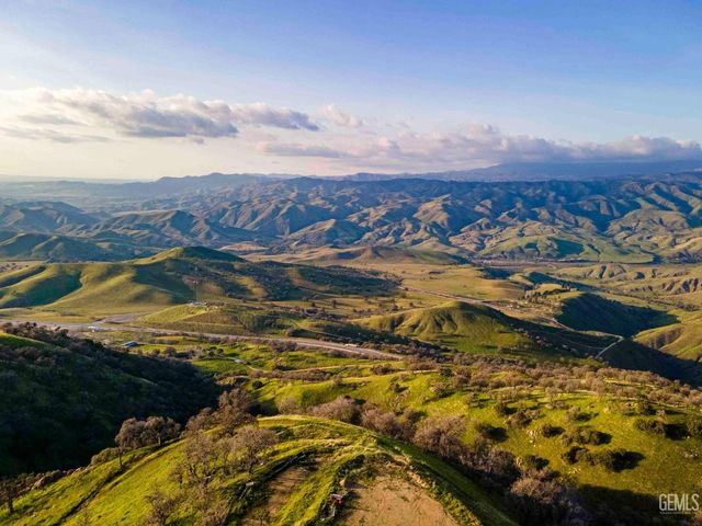 30360 Hart Oaks Drive, Keene, CA 93531