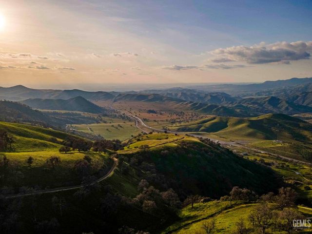 30360 Hart Oaks Drive, Keene, CA 93531