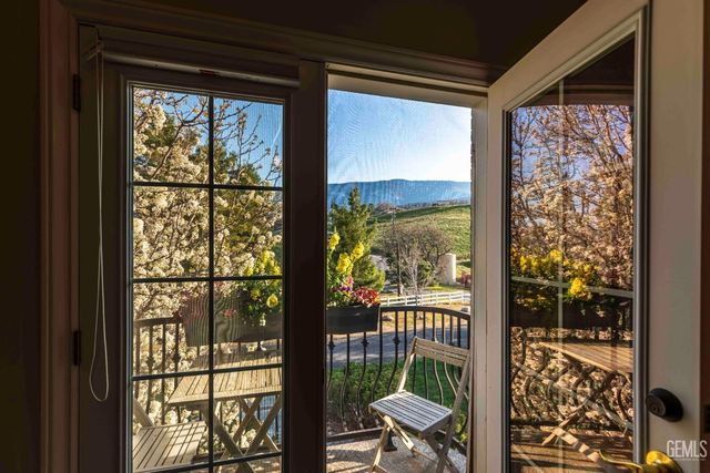 30360 Hart Oaks Drive, Keene, CA 93531