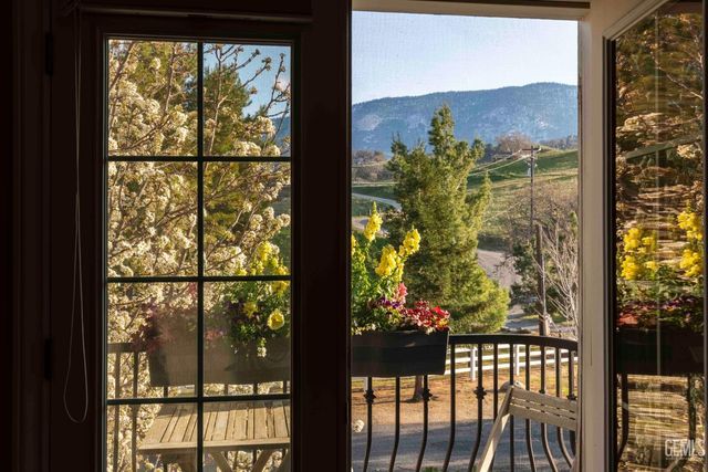 30360 Hart Oaks Drive, Keene, CA 93531