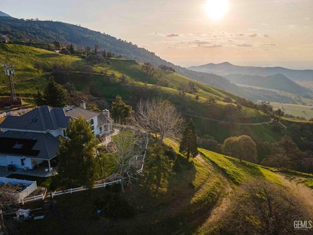 30360 Hart Oaks Drive, Keene, CA 93531