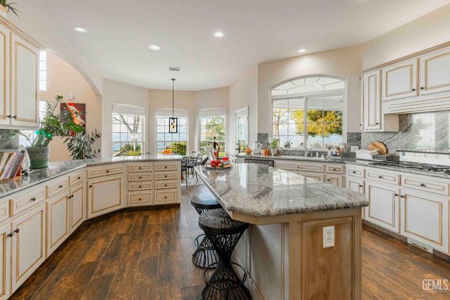 30360 Hart Oaks Drive, Keene, CA 93531